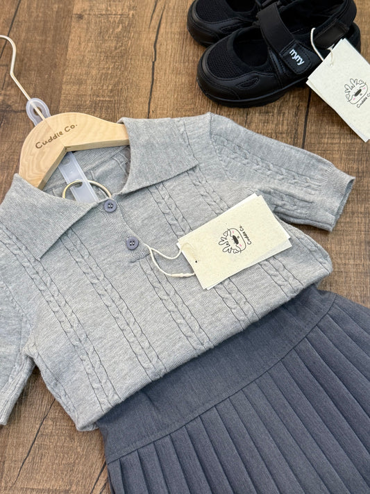 Pleats & Collar