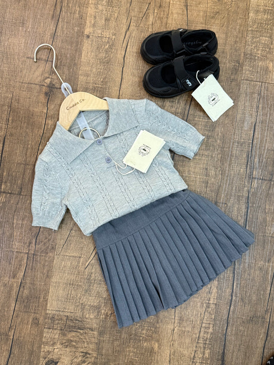 Pleats & Collar